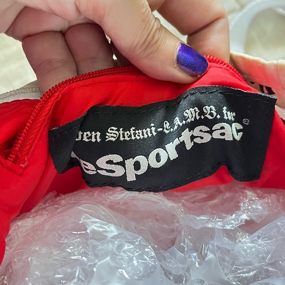 L.a.m.b for lesportsac are lamb Gwen Stefani - Picture 5 of 6